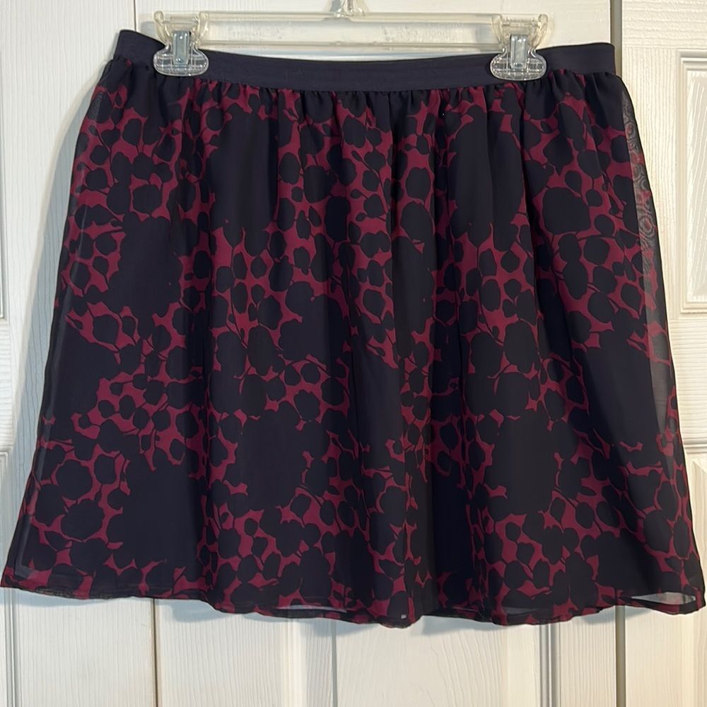 GAP Size Medium Navy Blue Maroon Wine Floral Stretch Pull On Semi Sheer Skirt